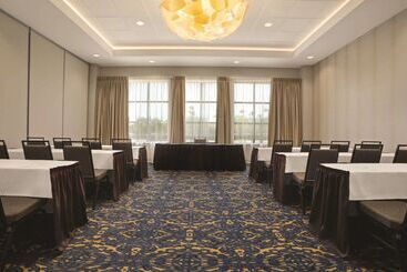 هتل Embassy Suites By Hilton Mcallen Convention Center