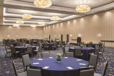 هتل Embassy Suites By Hilton Mcallen Convention Center
