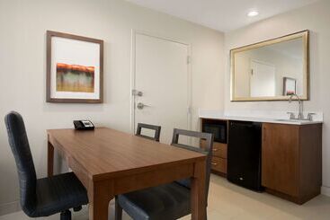 هتل Embassy Suites By Hilton Mcallen Convention Center