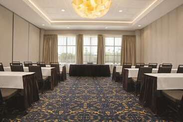 هتل Embassy Suites By Hilton Mcallen Convention Center