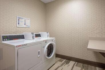 هتل Hampton Inn & Suites Phoenix East Mesa