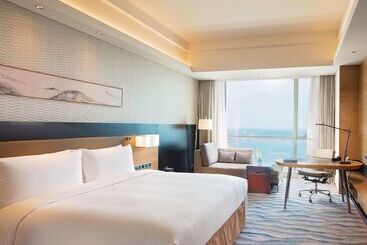 هتل Hilton Yantai Golden Coast