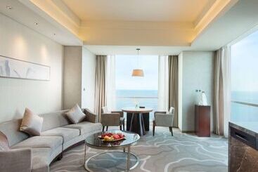 هتل Hilton Yantai Golden Coast