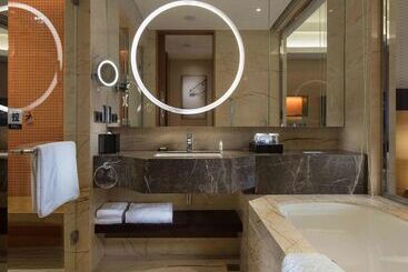 هتل Hilton Yantai Golden Coast