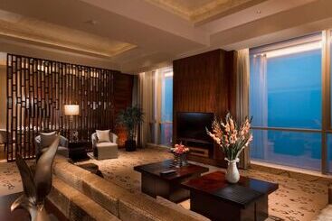 هتل Hilton Yantai Golden Coast