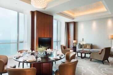 هتل Hilton Yantai Golden Coast