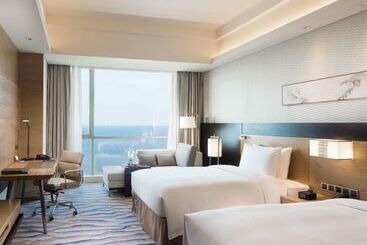 هتل Hilton Yantai Golden Coast