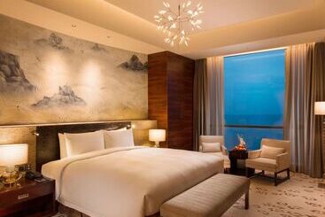 هتل Hilton Yantai Golden Coast