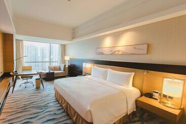 هتل Hilton Yantai Golden Coast