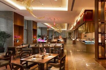هتل Hilton Yantai Golden Coast