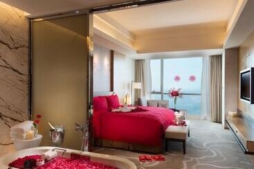 هتل Hilton Yantai Golden Coast