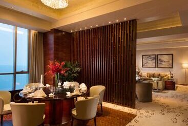 هتل Hilton Yantai Golden Coast