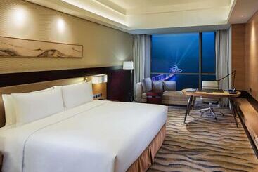 هتل Hilton Yantai Golden Coast