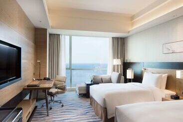 هتل Hilton Yantai Golden Coast