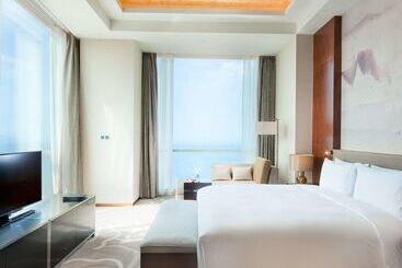 هتل Hilton Yantai Golden Coast