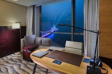 هتل Hilton Yantai Golden Coast