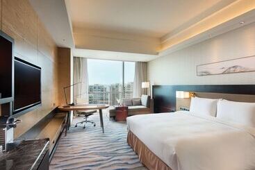 هتل Hilton Yantai Golden Coast