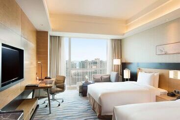 هتل Hilton Yantai Golden Coast