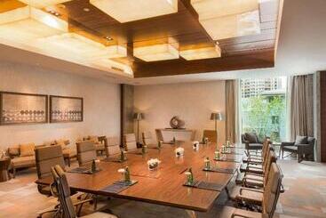 هتل Hilton Yantai Golden Coast