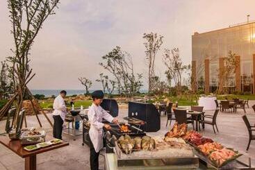 هتل Hilton Yantai Golden Coast