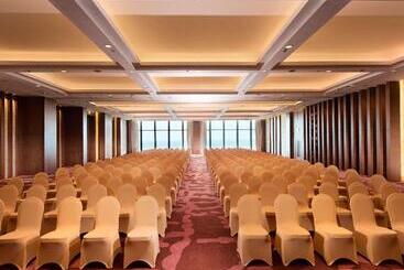 هتل Hilton Yantai Golden Coast