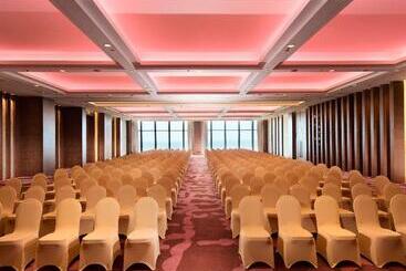 هتل Hilton Yantai Golden Coast