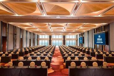 هتل Hilton Yantai Golden Coast