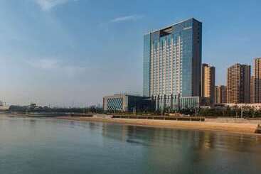 هتل Hilton Yantai Golden Coast