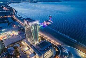 هتل Hilton Yantai Golden Coast