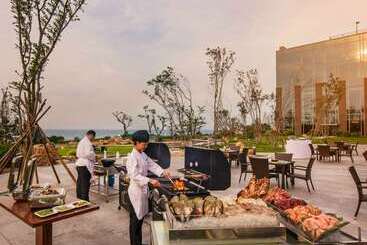 هتل Hilton Yantai Golden Coast