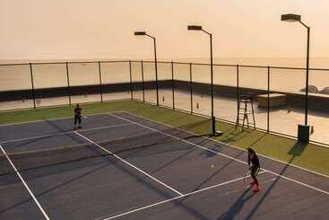 هتل Hilton Yantai Golden Coast