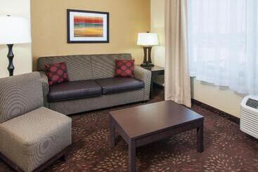 هتل Holiday Inn Express & Suites Sandusky, An Ihg
