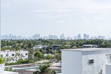 هتل Monte Carlo Miami Beach