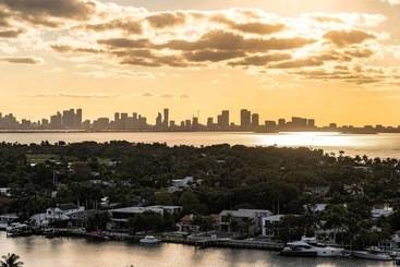 هتل Monte Carlo Miami Beach