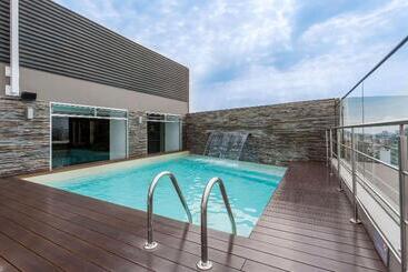 هتل Ramada Encore By Wyndham Lima San Isidro
