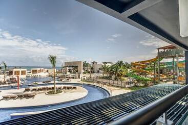 هتل Royalton Blue Waters Montego Bay, An Autograph Collection All Inclusive Resort
