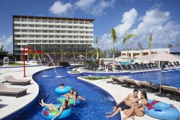 هتل Royalton Blue Waters Montego Bay, An Autograph Collection All Inclusive Resort