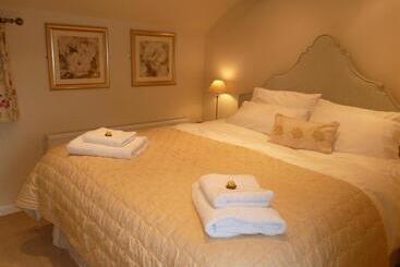 هتل The Coach House