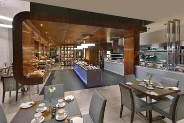 ホテル The Residences At Crystal Towers