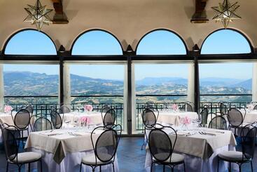 هتل Titano Suites