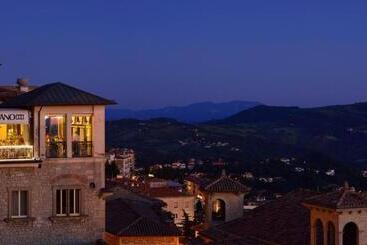 هتل Titano Suites