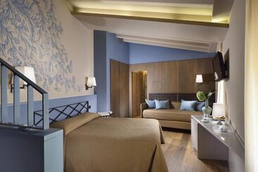 هتل Titano Suites