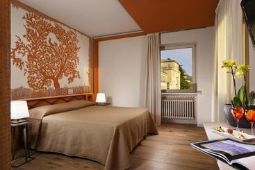 هتل Titano Suites