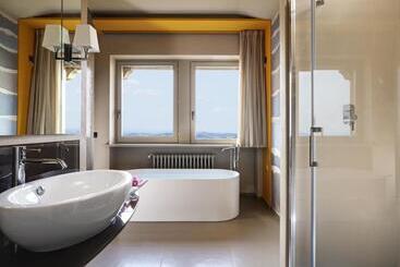 هتل Titano Suites