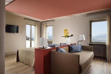 هتل Titano Suites