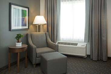 هتل Wingate By Wyndham Calgary Airport