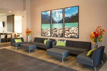هتل Wingate By Wyndham Calgary Airport