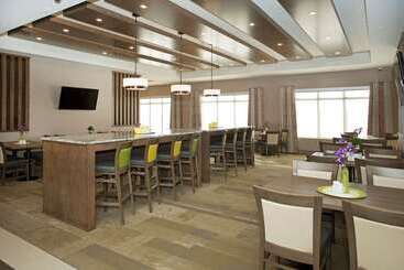 هتل Wingate By Wyndham Calgary Airport