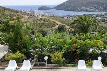 آپارتمان Kymothoi Rooms & Pool Bar