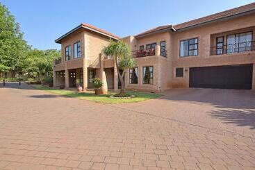 膳宿费 Centurion Golf Suites Boca Walk
